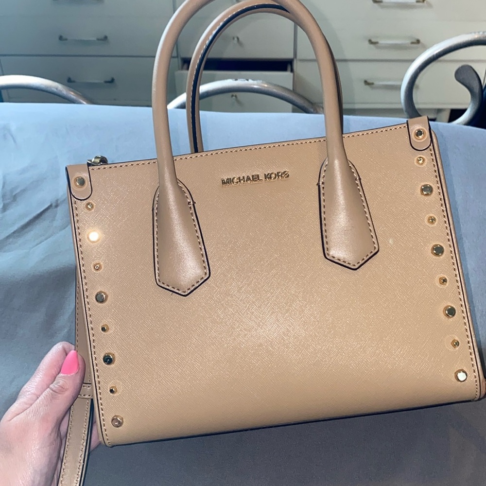 Michael Kors Beige Square Purse Bag with Gold Studs Great Condition Trendy - Picture 1 of 7